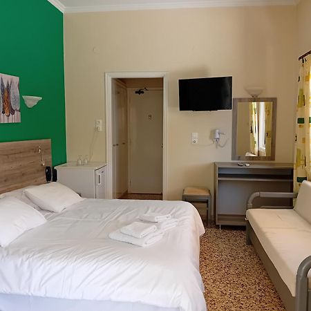 Hermes Agia Marina  Buitenkant foto