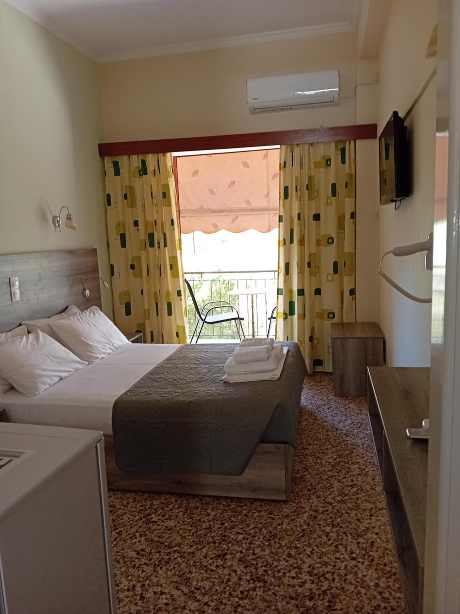 Hermes Agia Marina  Buitenkant foto