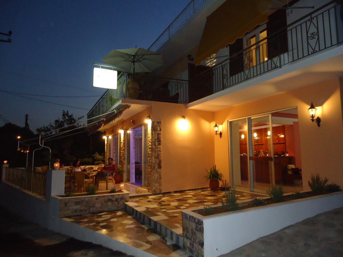 Hermes Agia Marina  Buitenkant foto
