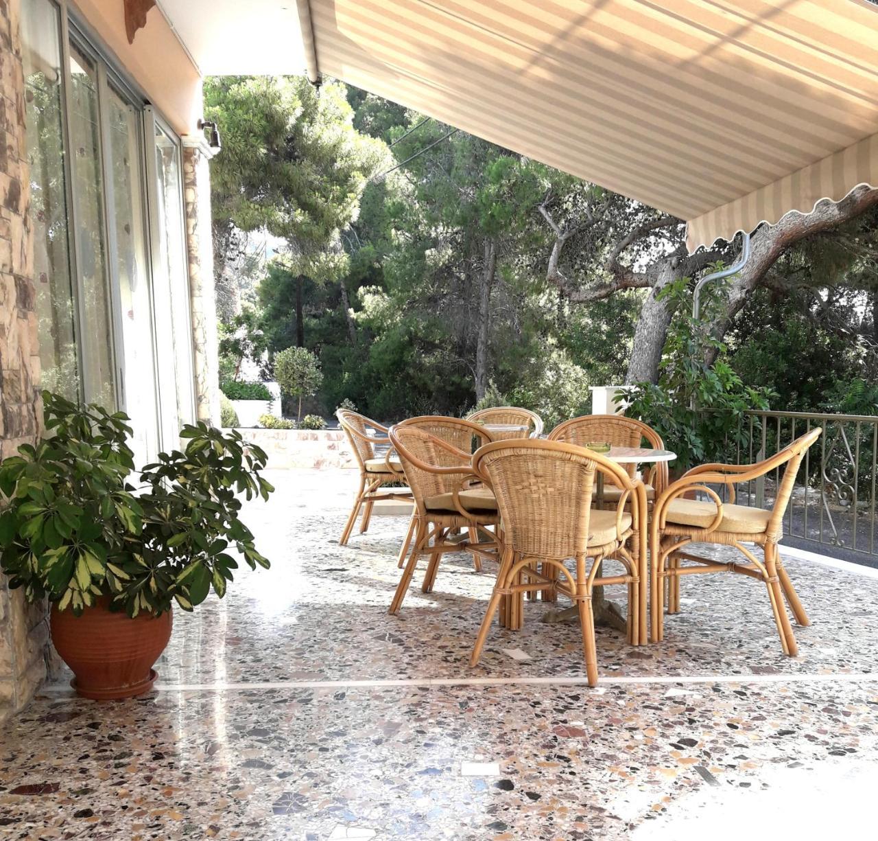 Hermes Agia Marina  Buitenkant foto